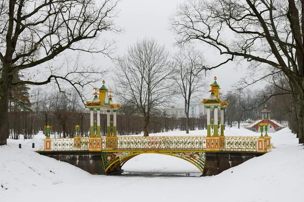 Brücke mit Türmchen bemalt — Stockfoto