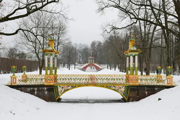 Brücke mit Türmchen bemalt — Stockfoto