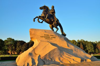 Aleksandrovskom garde içinde bronz Süvari anıt Peter 1