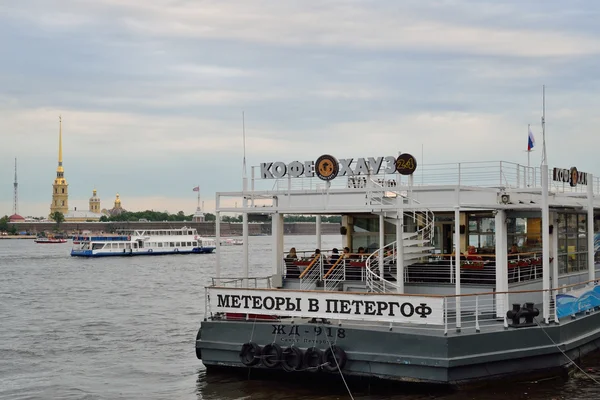 Sign Coffee house on the pier near the Winter Palace — Stock Photo, Image