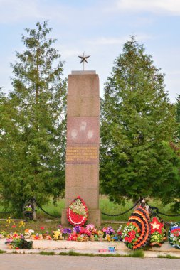 Bir anıt eart Köyü Vyritsa Leningrad çocuklarda