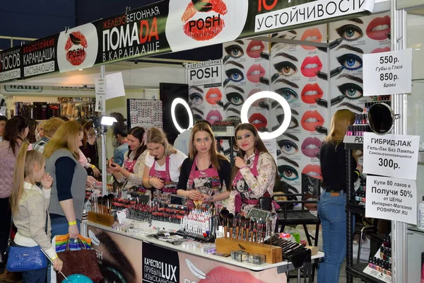 Petersburg Russland Februar 2018 Posh Stand Mit Kosmetik Lippenstift Bleistiften — Stockfoto