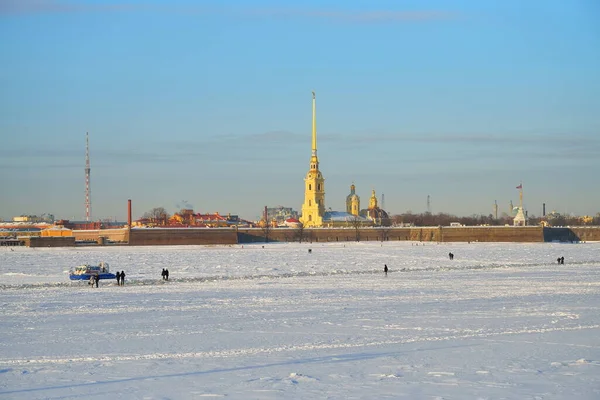 Peter Paul Kalesi Kışın Saint Petersburg Güneşli Bir Günde Buzdaki — Stok fotoğraf