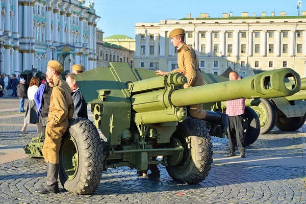 Petersburg Russia August 2017 Artillery Guns Soldiers Uniform Great Patriotic — Stock Photo, Image
