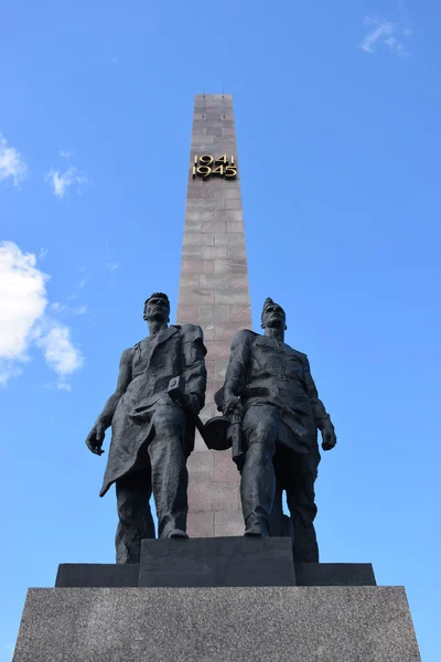 Het monument van de verdedigers van de leningrad - stella 1941-1945 in — Stockfoto