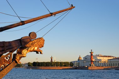 The bow of the ship and the view of the arrow of Vasilevsky island on a Sunny summer day in St. Petersburg