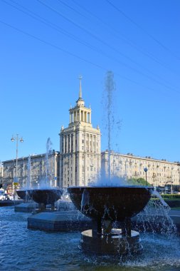 Çeşme Halk Kütüphanesi ve Moskova Avenue St Petersburg bina yüksek katlı