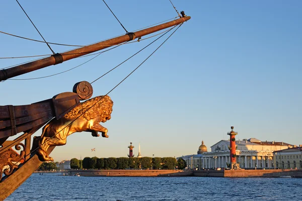 The bow of the ship and the view of the arrow of Vasilevsky island on a Sunny summer day in St. Petersburg