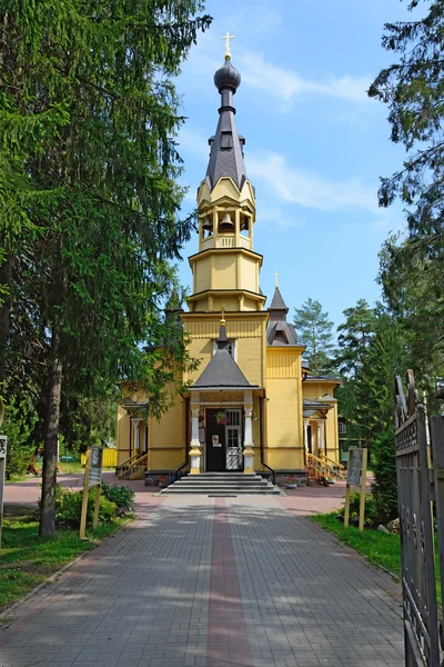 Veduta dell'ingresso del Campanile della Chiesa di Santa — Foto Stock