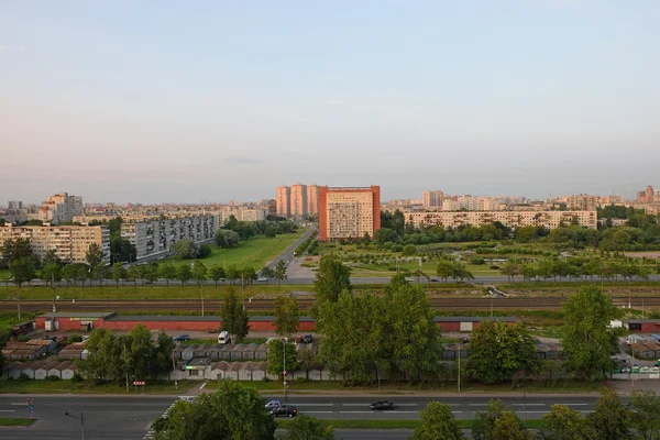 Yüksek binalar ile sokak Bela kun bir görünümünü — Stok fotoğraf