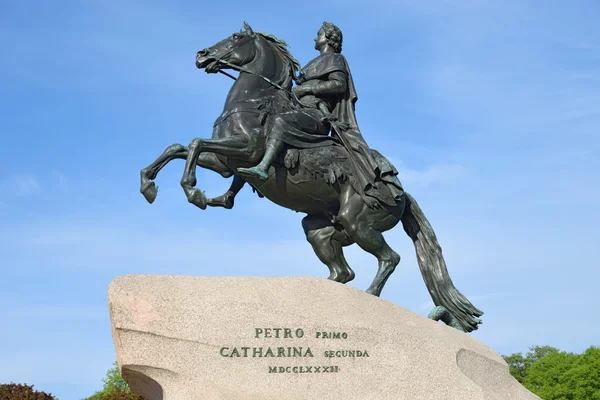 Monumento a Pedro o grande "Cavaleiro de bronze" no Senado squa — Fotografia de Stock