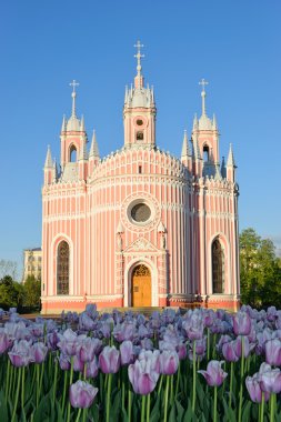 Chesme kilise mimar Yury Felten mor arka planda 