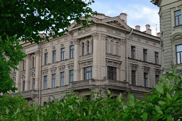 Здание на Адмиралтейской набережной, 10 в Санкт-Петербурге — стоковое фото