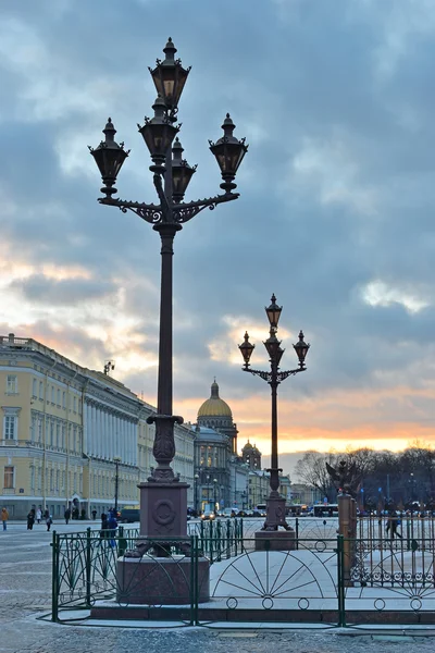 Старые огни на Дворцовой площади — стоковое фото