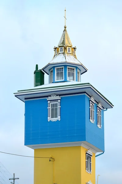タワー - ホワイト イエロー色のチャペル — ストック写真