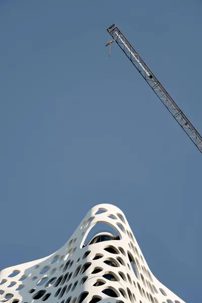 Cheddar Cheese Tower Dubai Guindaste Céu Azul Claro — Fotografia de Stock