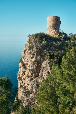 İspanya 'nın Mallorca adasının batı kıyısındaki ünlü Torre del Verger..