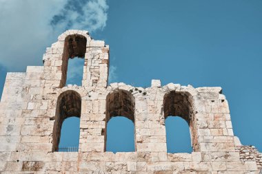   Atina, Yunanistan 'daki Antik Kahraman Odeonu' nun arka duvarı.                    