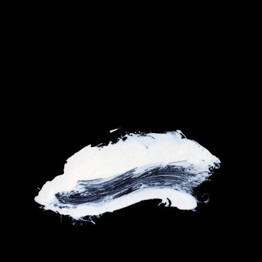 Siyah arkaplan zen tarzı arkaplan ve doku üzerinde dinamik beyaz fırça darbeleri