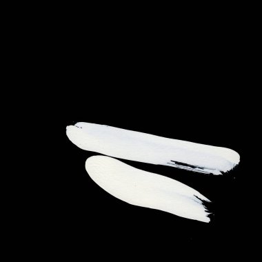 Siyah arkaplan zen tarzı arkaplan ve doku üzerinde dinamik beyaz fırça darbeleri