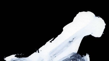 Siyah arkaplan zen tarzı arkaplan ve doku üzerinde dinamik beyaz fırça darbeleri