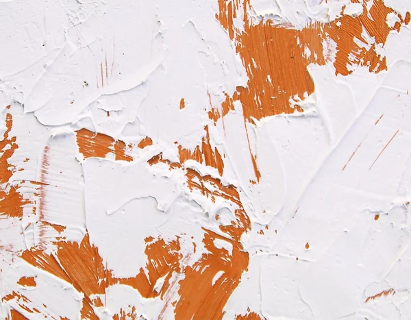 Canlı, renkli ve yaratıcı arka planlar için turuncu ve beyaz renklerle yakın plan boyama. Tuval üzerine yağ. Palet bıçağı ve fırça darbeleri dokusu.