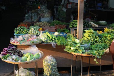 Arka planda taze sebzeler var. Kapatın.