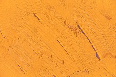 Yakın plan boyama. Açık turuncu renkli arka plan. Canlı, renkli, yaratıcı arkaplanlar için. Tuvaldeki yağ fırça darbelerinin dokusunu etkiler. Web ve tasarım için.