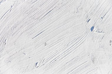 İlginç ve modern arka planlar için fırça ve palet bıçak darbeleriyle boyanmış beyaz doku. Web tasarımları ve duvar kağıtları için uygun.