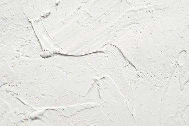 İlginç ve modern arka planlar için fırça darbeleri ve palet bıçaklı beyaz doku. Web tasarımı ve duvar kağıtları için uygun.