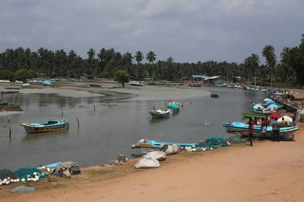 Pescatori Con Barche Pesca Sulla Spiaggia India — Foto Stock