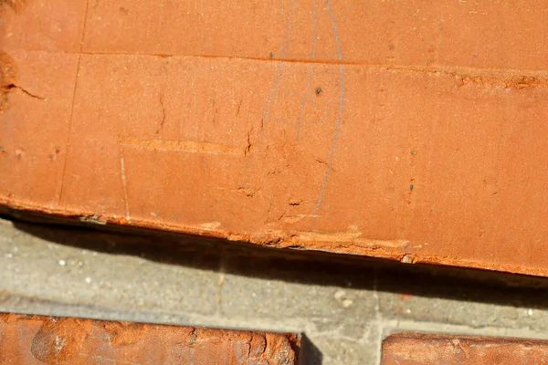 Tuğla yığını ve sütun duvarı