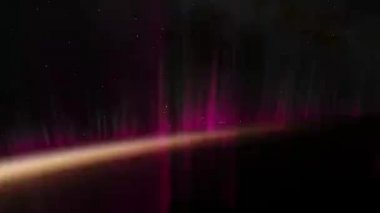 Yıldızlararası uzay yolculuğu evreni. Dış uzayda 4K 3D animasyon. Parlak fümsel kompozisyon. Uzay, Galaksi, Bulutsu, Yıldızlı Bilimkurgu Videosu.