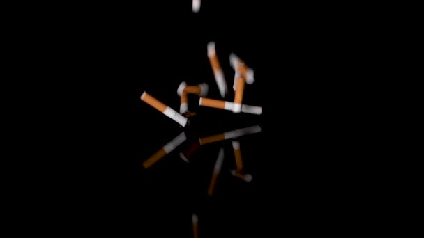 Pomalý pád nedopalků cigaret na černém zrcadlovém povrchu, focení ve studiu. — Stock video