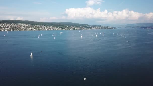 Magico calendario di barche a vela e navi da crociera sul lago di Zurigo. — Video Stock