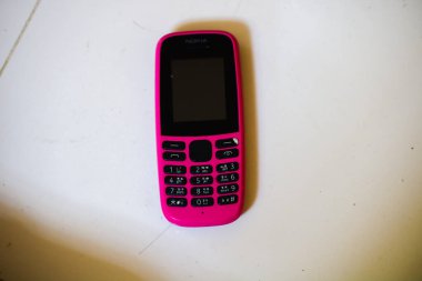 Nokia 'nın eski cep telefonunun yakın plan çekimi