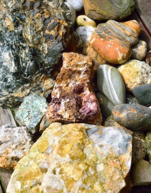 Kayalar ve mineraller jeologlar koleksiyonu.