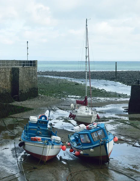 Гавані у напрямку, Lynmouth узбережжя Північної Девон, Великобританія — стокове фото