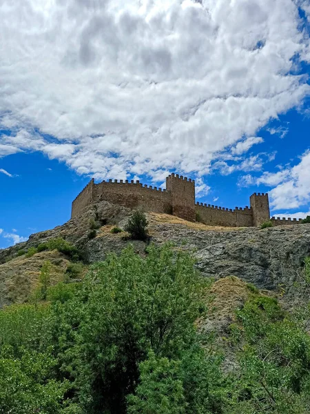 Gran Castillo Italiano Roca Alta Montaña Cerca Del Mar — Foto de Stock