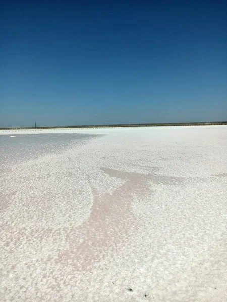 Layer White Salt Pink Rose Salt Lake Blue Sky —  Fotos de Stock