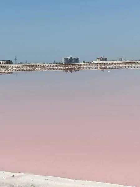 Bellissimo Lago Rosa Sale Rosa Sotto Cielo Blu — Foto Stock