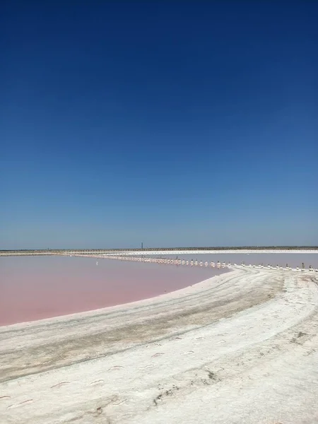 Bellissimo Lago Rosa Sale Rosa Sotto Cielo Blu — Foto Stock