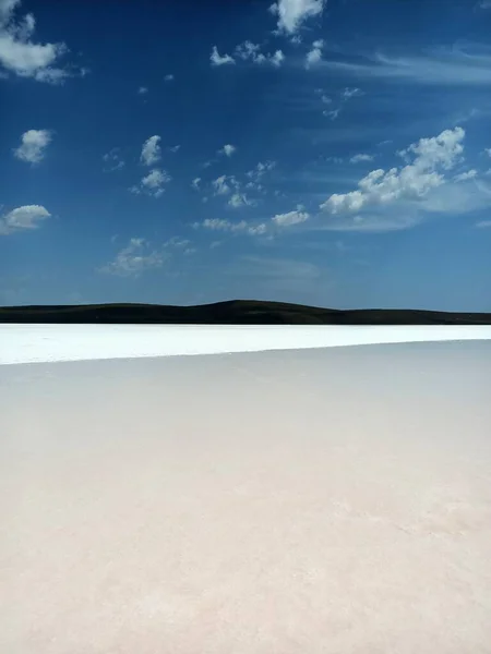 Layer White Salt Pink Rose Salt Lake Blue Sky — ストック写真