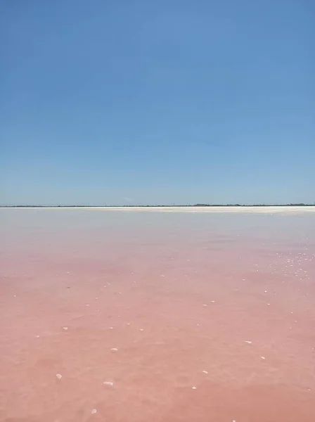Bellissimo Lago Rosa Sale Rosa Sotto Cielo Blu — Foto Stock
