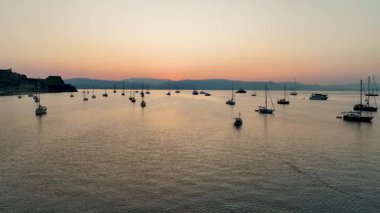 Hava Aracı Gündoğumu Korfu Eski Kale Limanı, İyon Denizi, Kerkyra Limanı, Yunan Adaları Seyahat Limanı