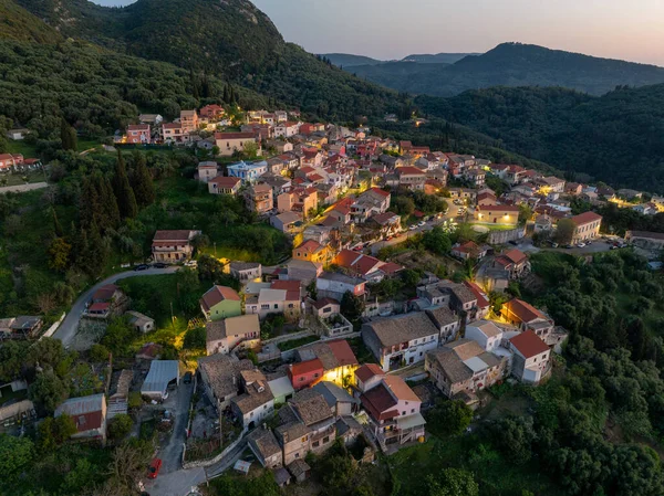 Korfu Yunanistan 'daki Episkepsi Dağı Köyünün Alacakaranlık Havası