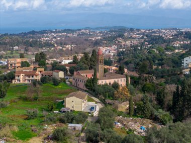 Kompitsi Köyü Korfu 'sunda Kırmızı Döşemeli Çatıların Havadan Üst Görünümü Yunanistan Yazın Geleneksel Evleri ve Dar Sokakları