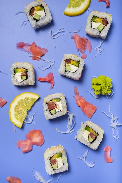 Conceito. sushi definido na mesa brilhante — Fotografia de Stock