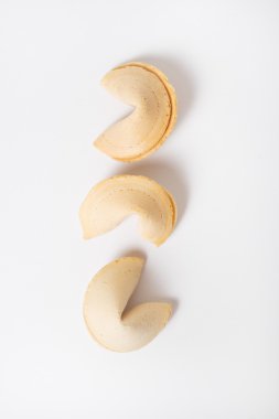 Fal kurabiyesi beyaz zemin üzerine