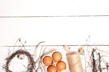 Paskalya hazırlık. tavuk yumurtası kahverengi, iç içe 